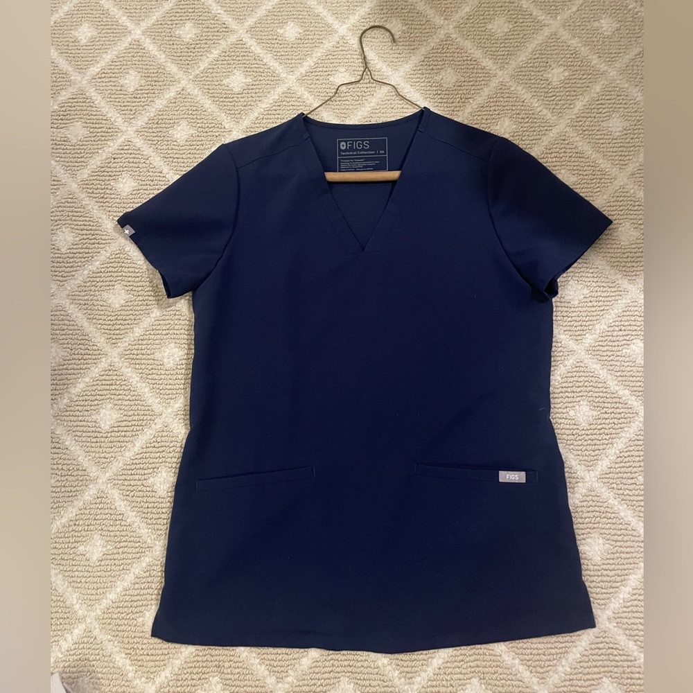 Navy Figs Casma XS scrub top